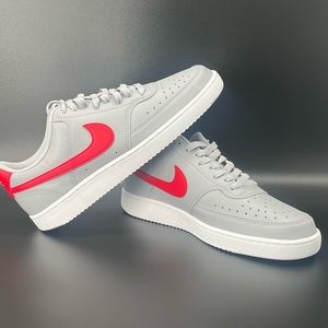 Nike Court Lo. Wolf grey/university red.